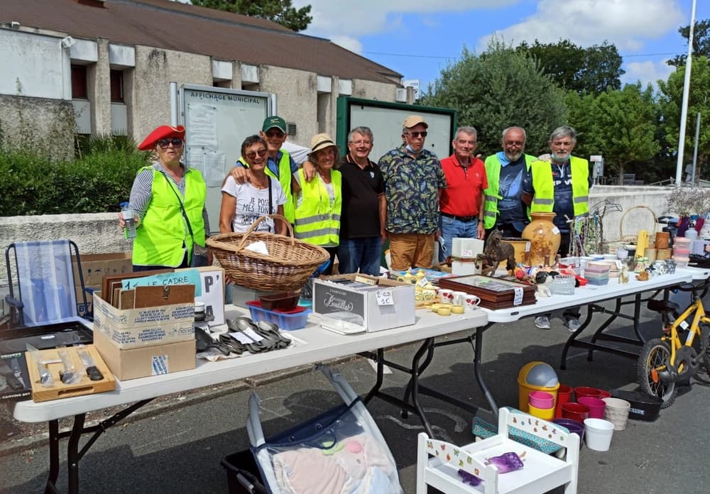 Bénévoles de Récup'Mada France lors d'un vide-grenier