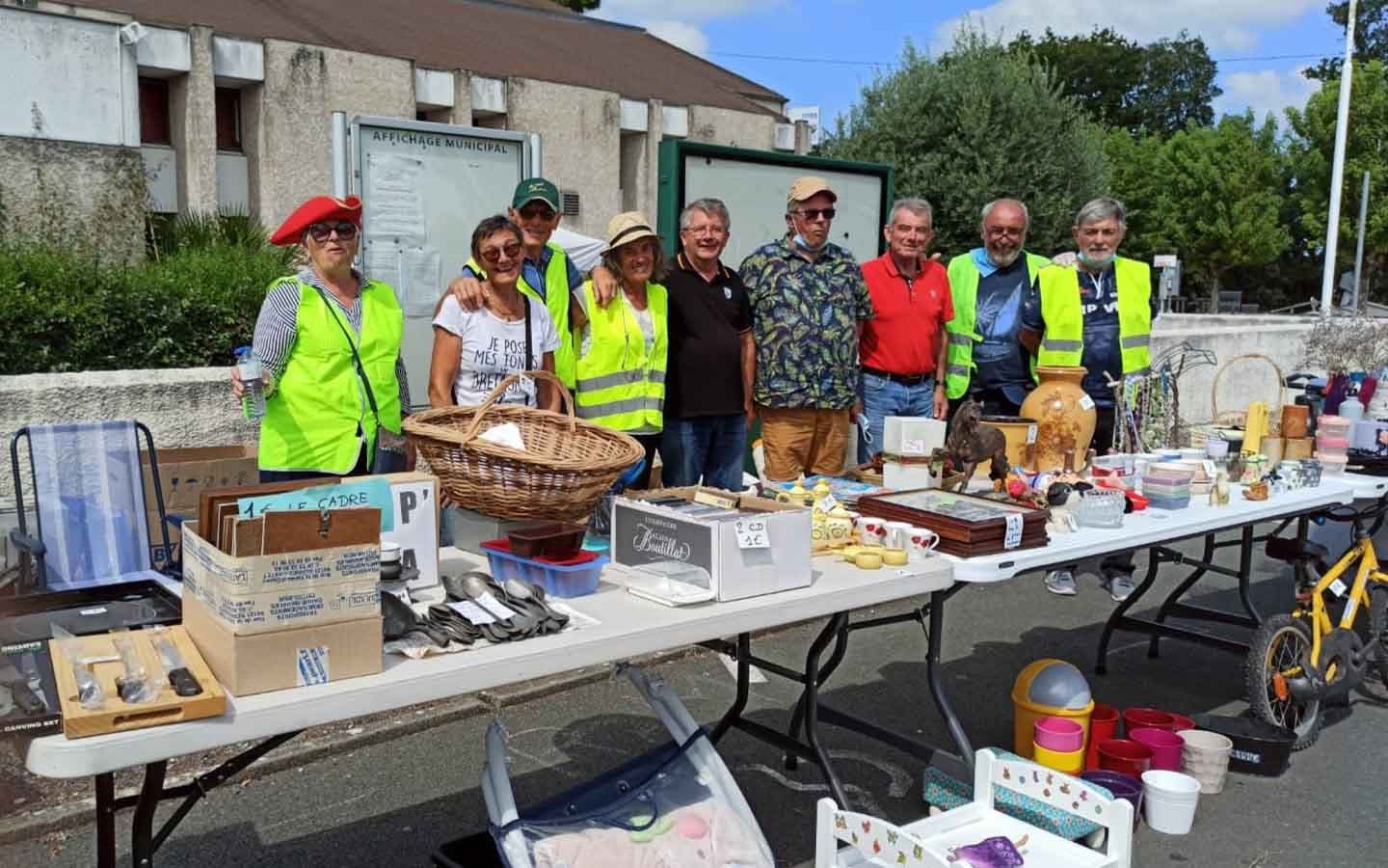 L'équipe de bénévoles Récup'Mada France lors d'une collecte