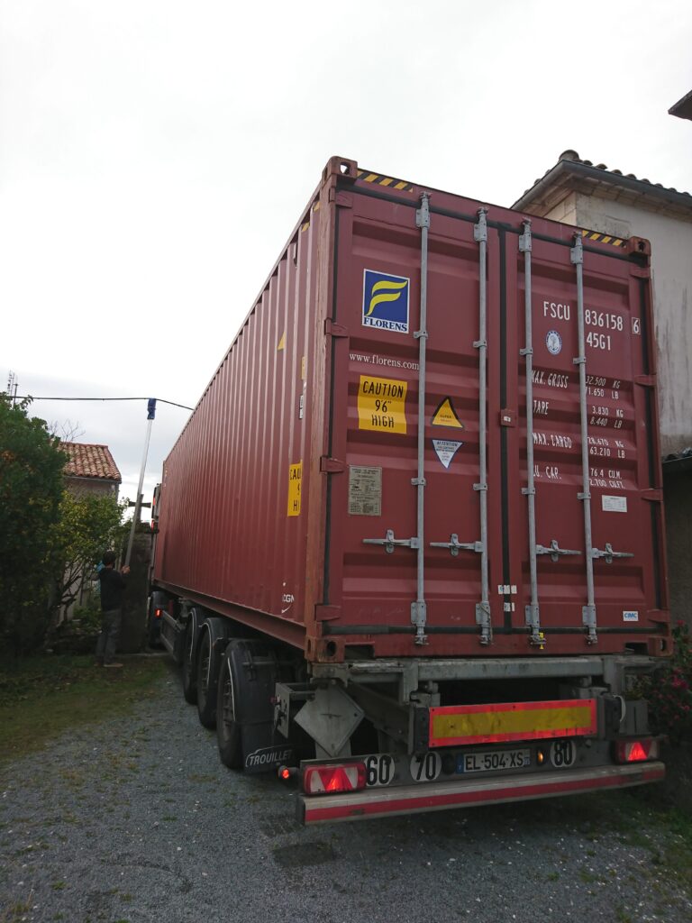 Chargement terminé, container plombé, envoyé c'est pesé !!!